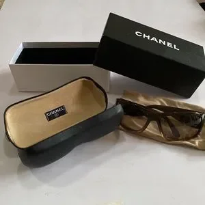Chanel sunglasses ? with cloth pouch case & box made in Italy Chanel Sunglasses Quilted EMPTY Case + Outer Box + Dust  main image 4